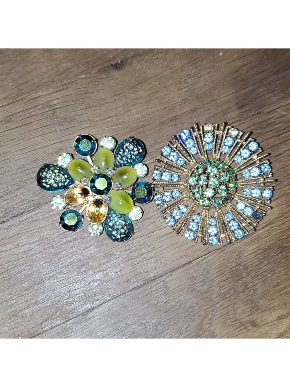 Lot of 2 beautiful brooches 5 for $20 sale jewelry